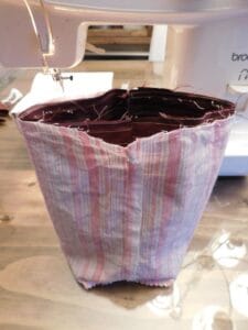 étape 11 pour réaliser des pots à partir de vieilles chemises